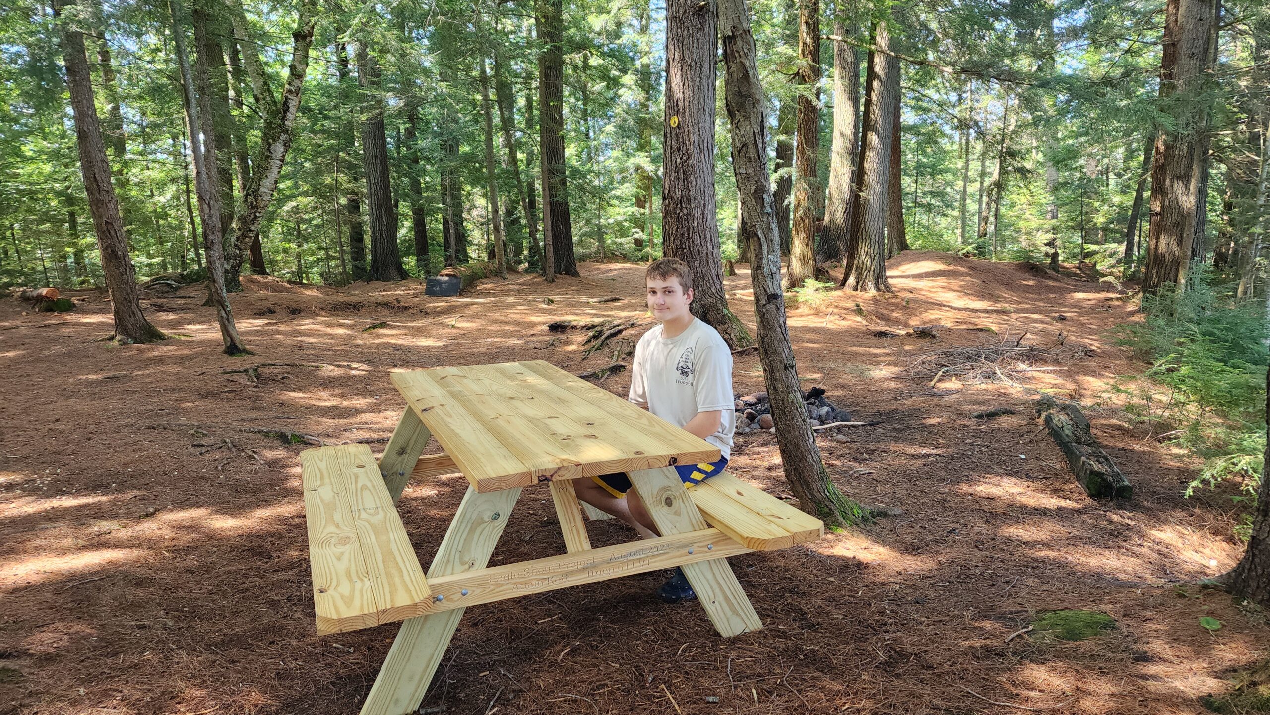 Vermont scout builds tables at Floodwood News, Sports, Jobs